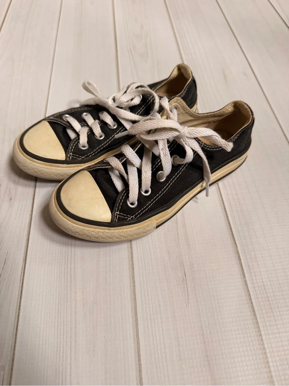 Converse Classic Low-Top Kids Canvas Sneakers in Black